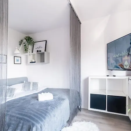 Dreamy Modern 13 Min To Old Town In The Beloved District Of Muranow Varsovie